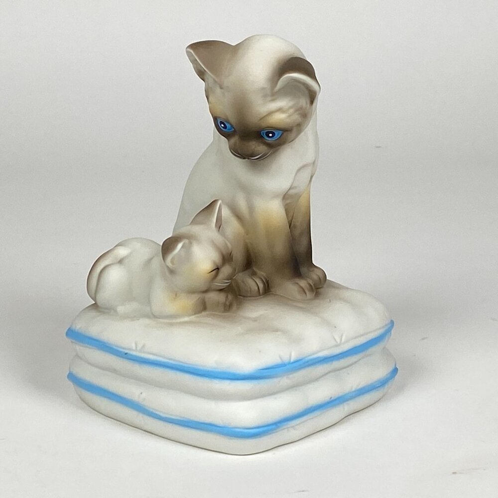 Vintage 1982 Mann Siamese Cat Kitten Music Box Figurine You Light up My Life